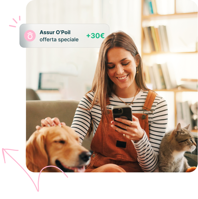 Una donna che gioca con il suo gatto assicurato ad Assur O'Poil