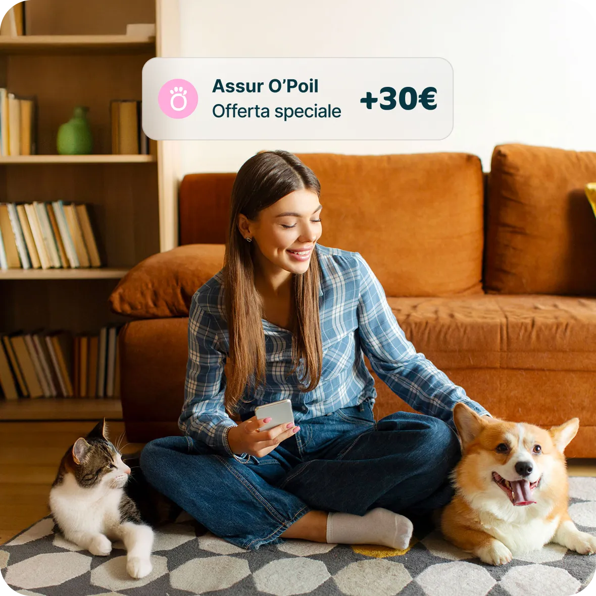 Una donna che gioca con il suo gatto assicurato ad Assur O'Poil